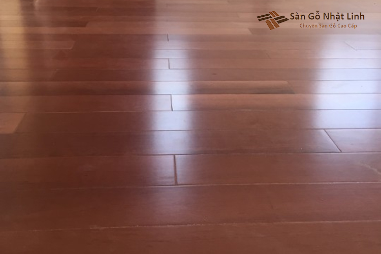 Mẫu sàn gỗ bằng lăng màu nâu cánh gián đẹp, sang trọng!