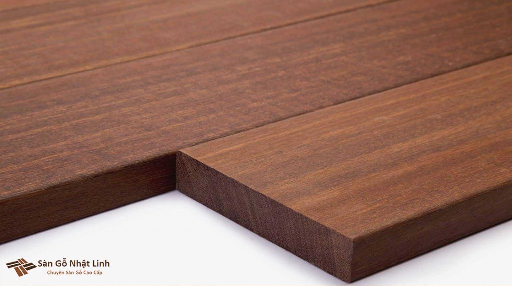 Có thể đánh giá độ chống cháy của sàn gỗ công nghiệp bằng cách kiểm tra bề mặt của sản phẩm.